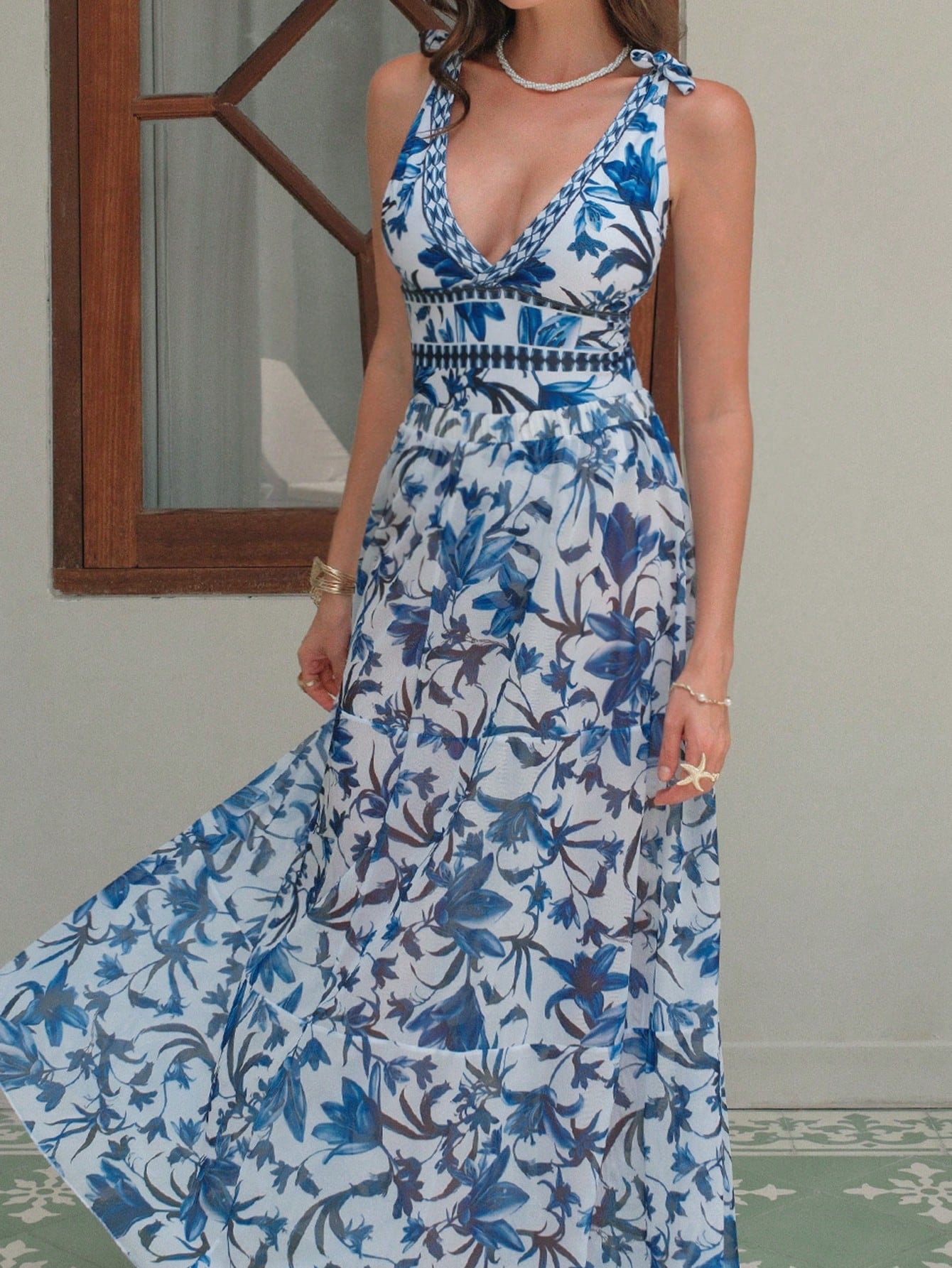 Swim set V-Neck Blue Floral Print Halter Backless One-Piece Swimsuit With Sheer Skirt, High-End Summer Beach Outfit For Women