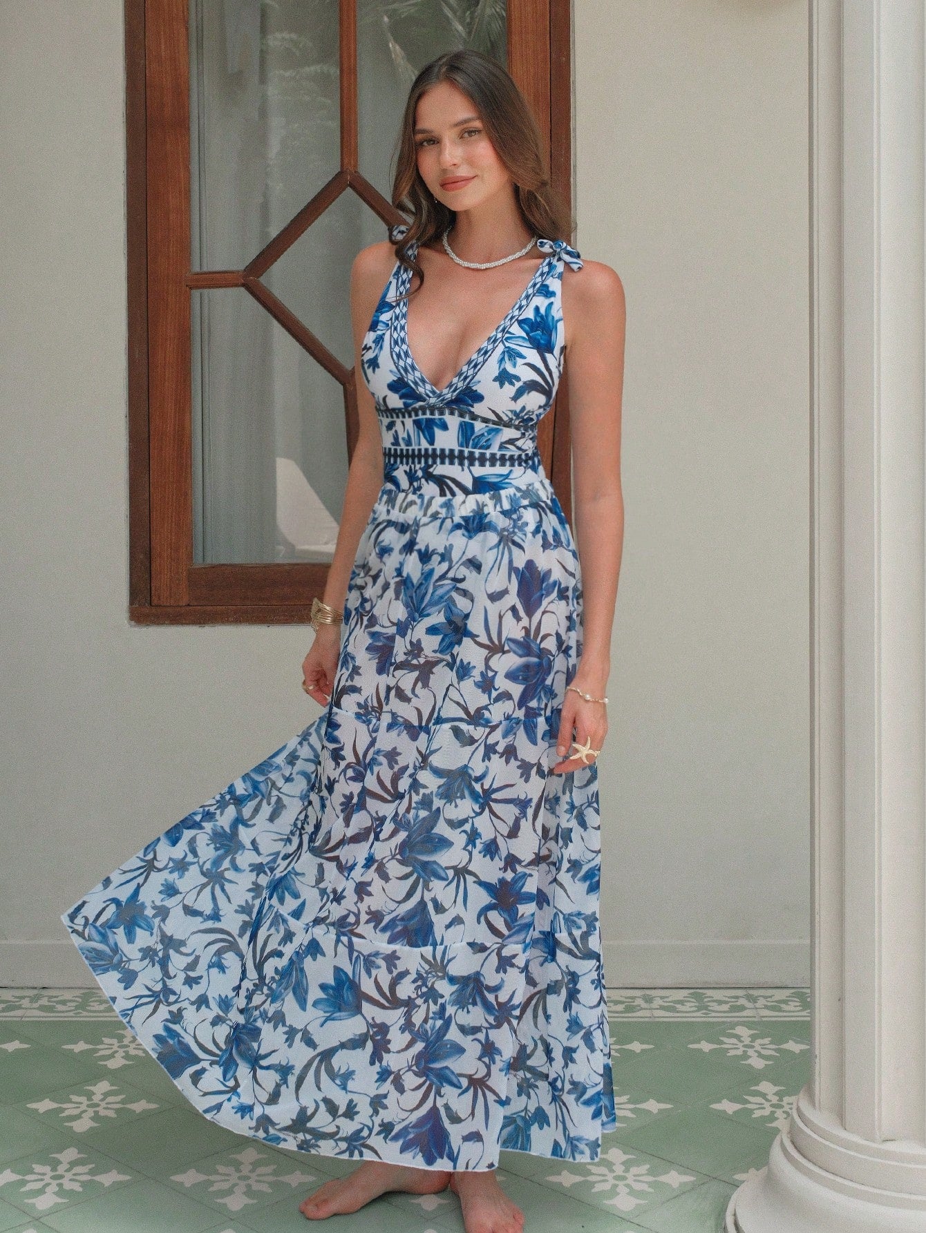 Swim set V-Neck Blue Floral Print Halter Backless One-Piece Swimsuit With Sheer Skirt, High-End Summer Beach Outfit For Women
