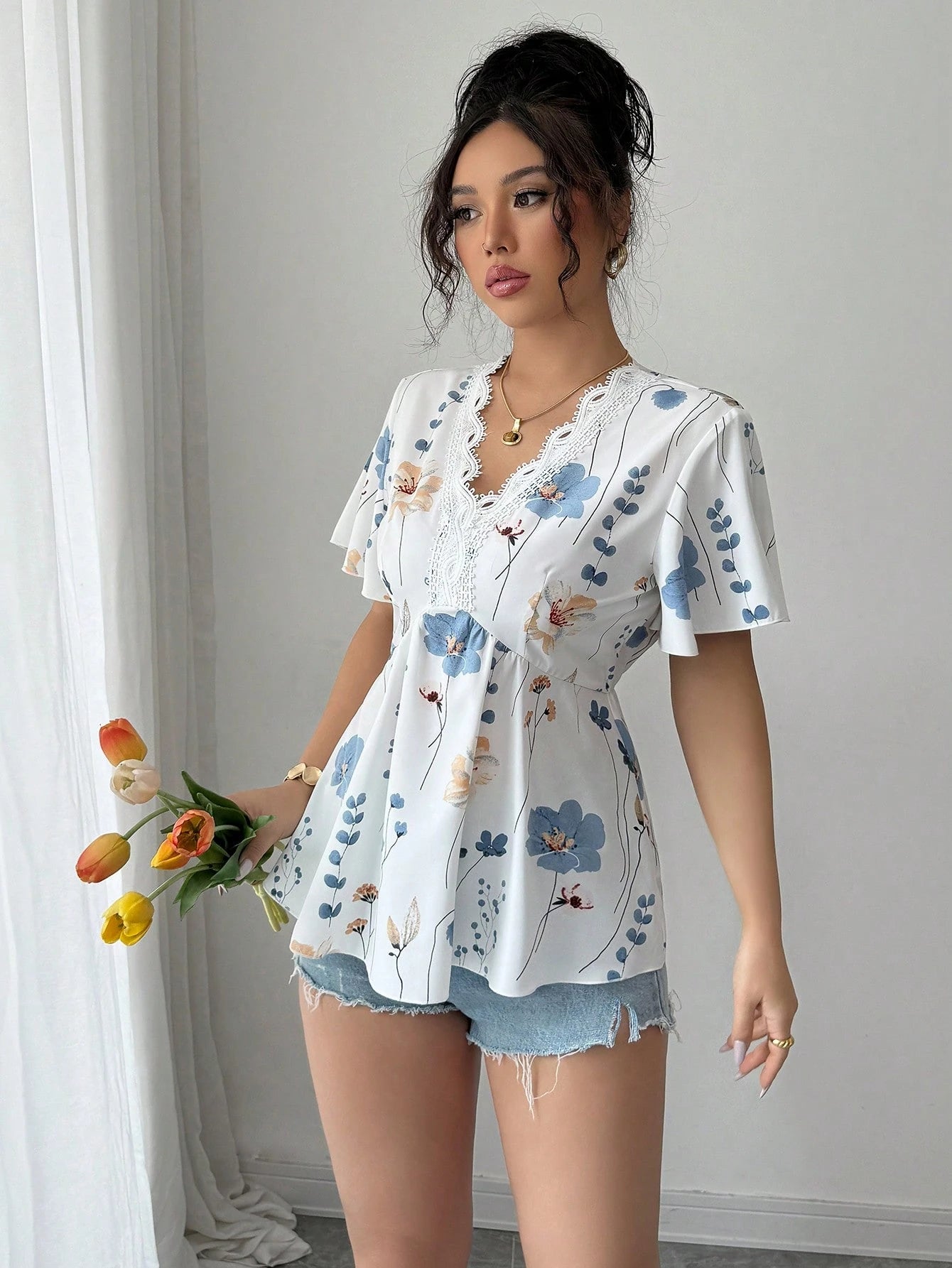 Women's Elegant Fashion Casual Comfortable Ruffled Short Sleeve V-Neck Lace Trim Print Blouse.