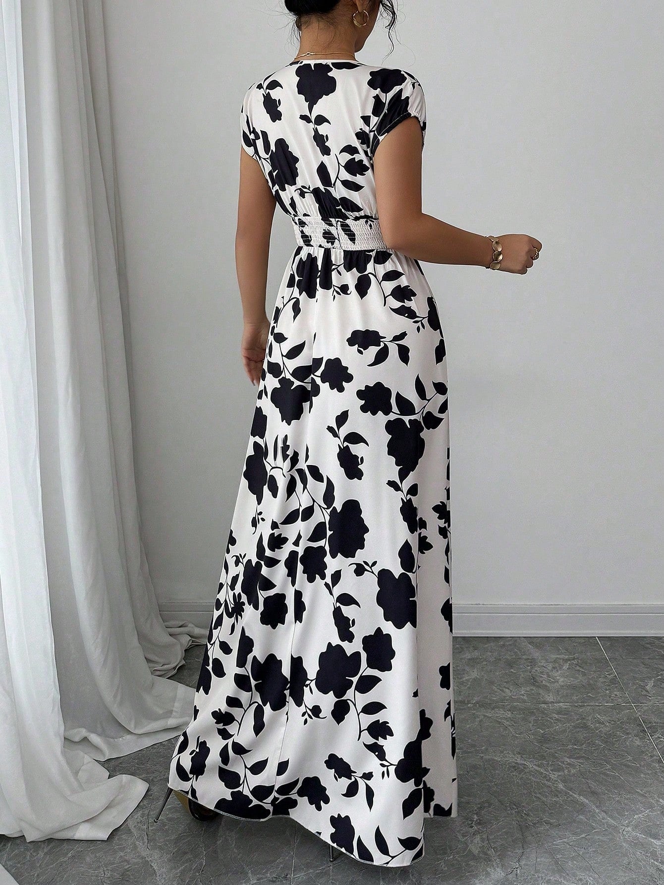 Women's V-Neck X-Shaped Pleated Shadow Flower Print Mid-Length Dress