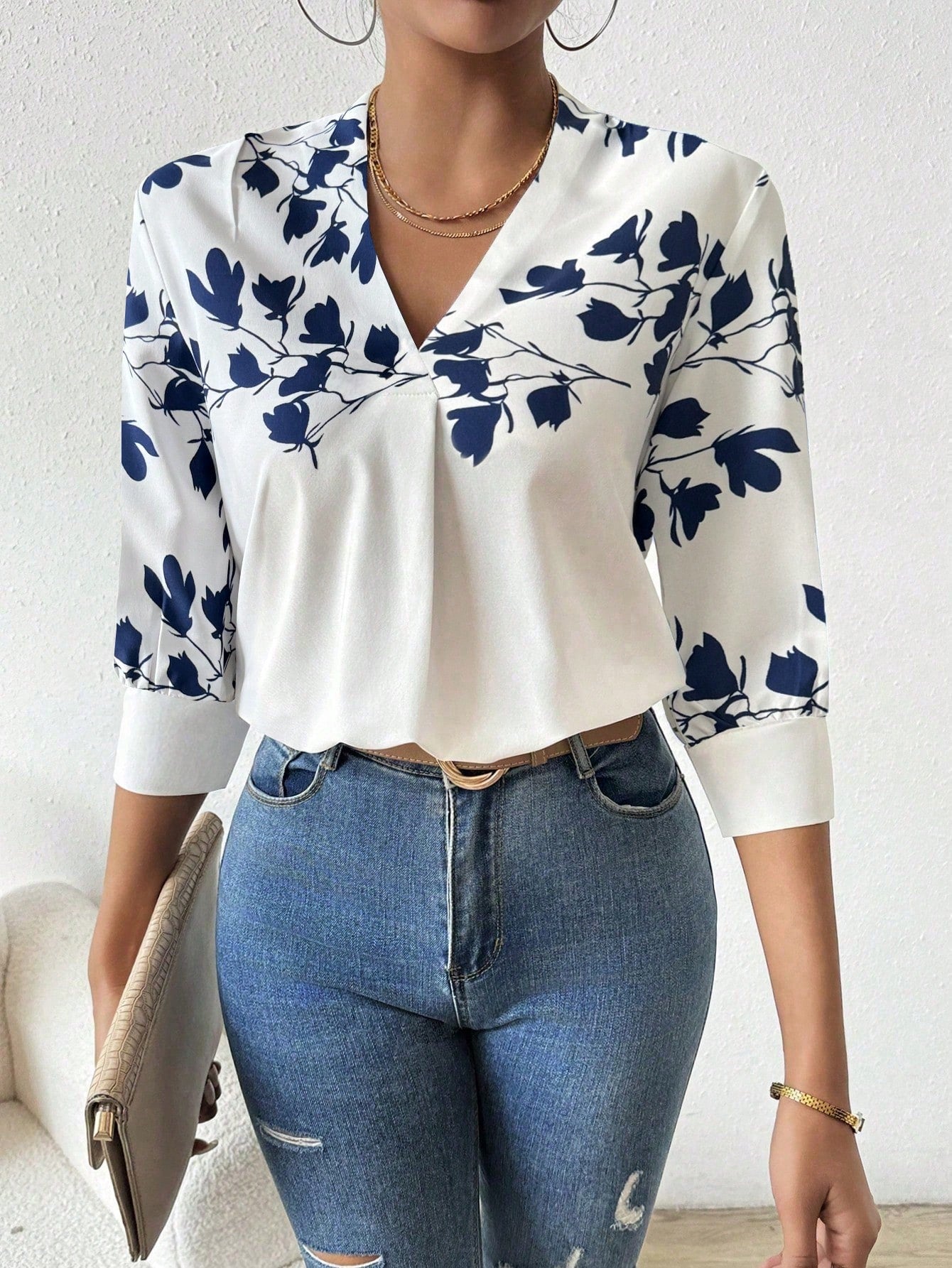 Women's Resort Floral Print V-Neck 3/4 Sleeve Casual Blouse.