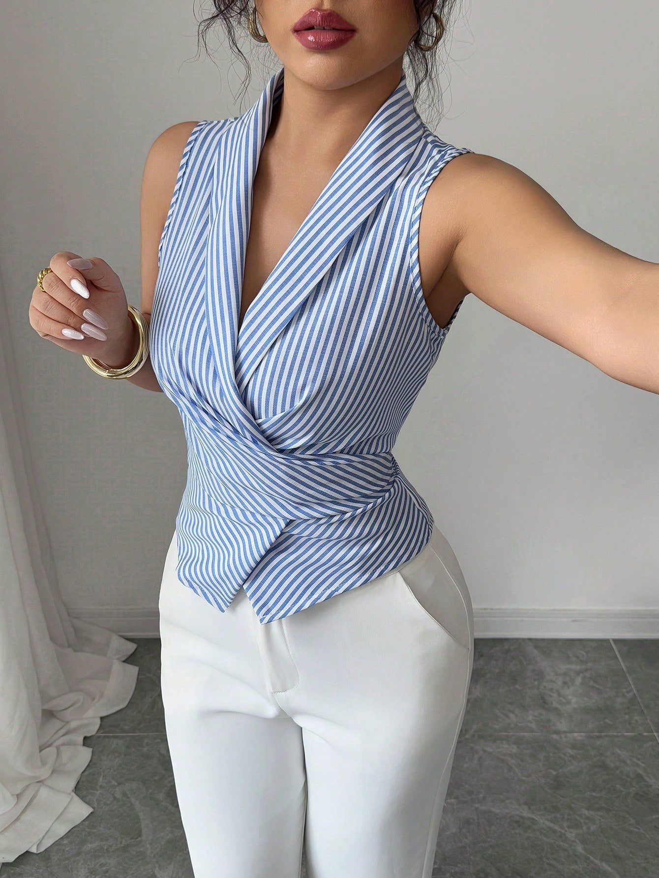 Women's Sleeveless V-Neck Tie Waist Bow Elegant Blouse.