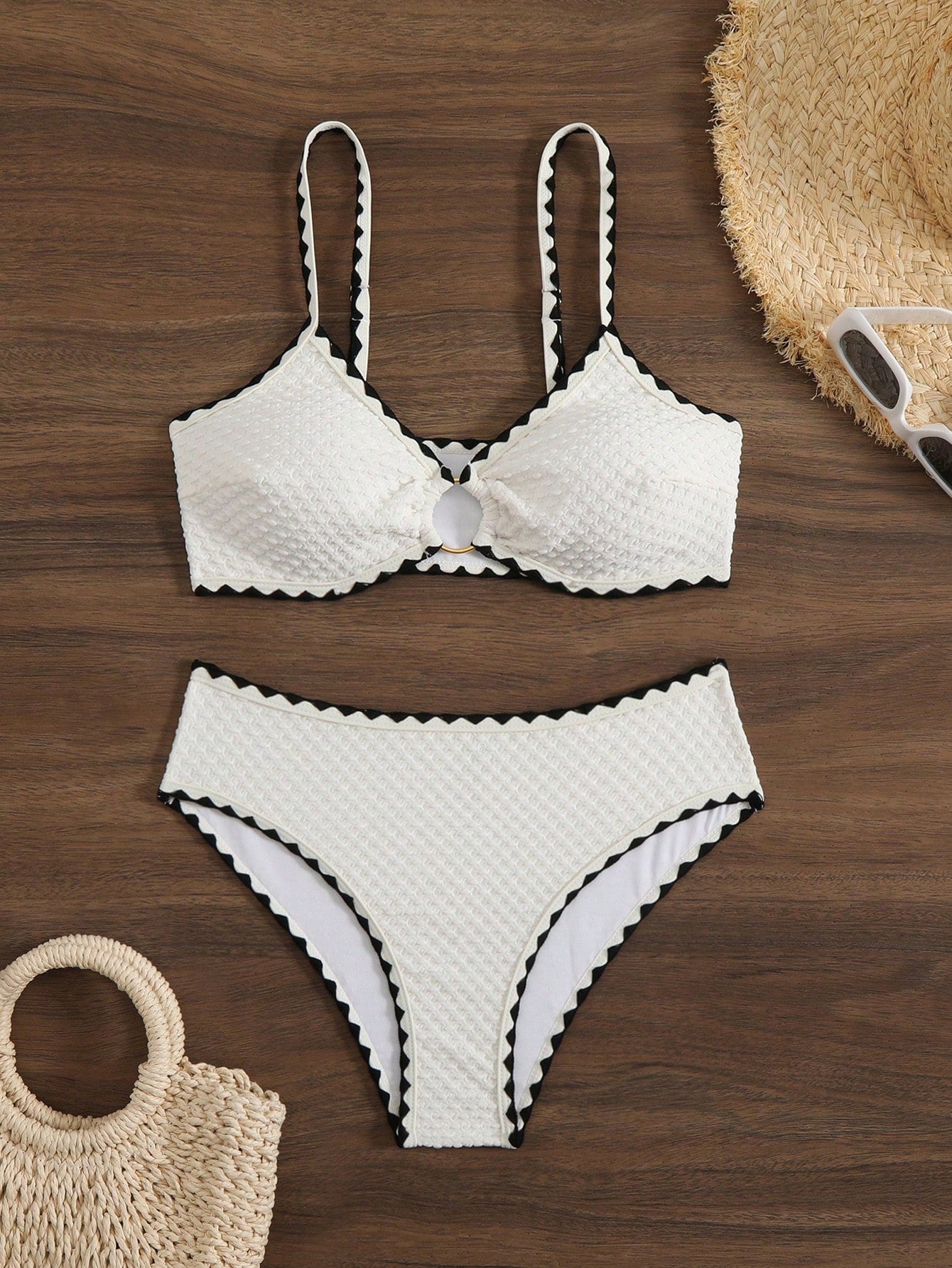 Women's Solid Color Textured Fabric Shoulder Strap Scalloped Bikini Bottom 2pcs Beach Vacation