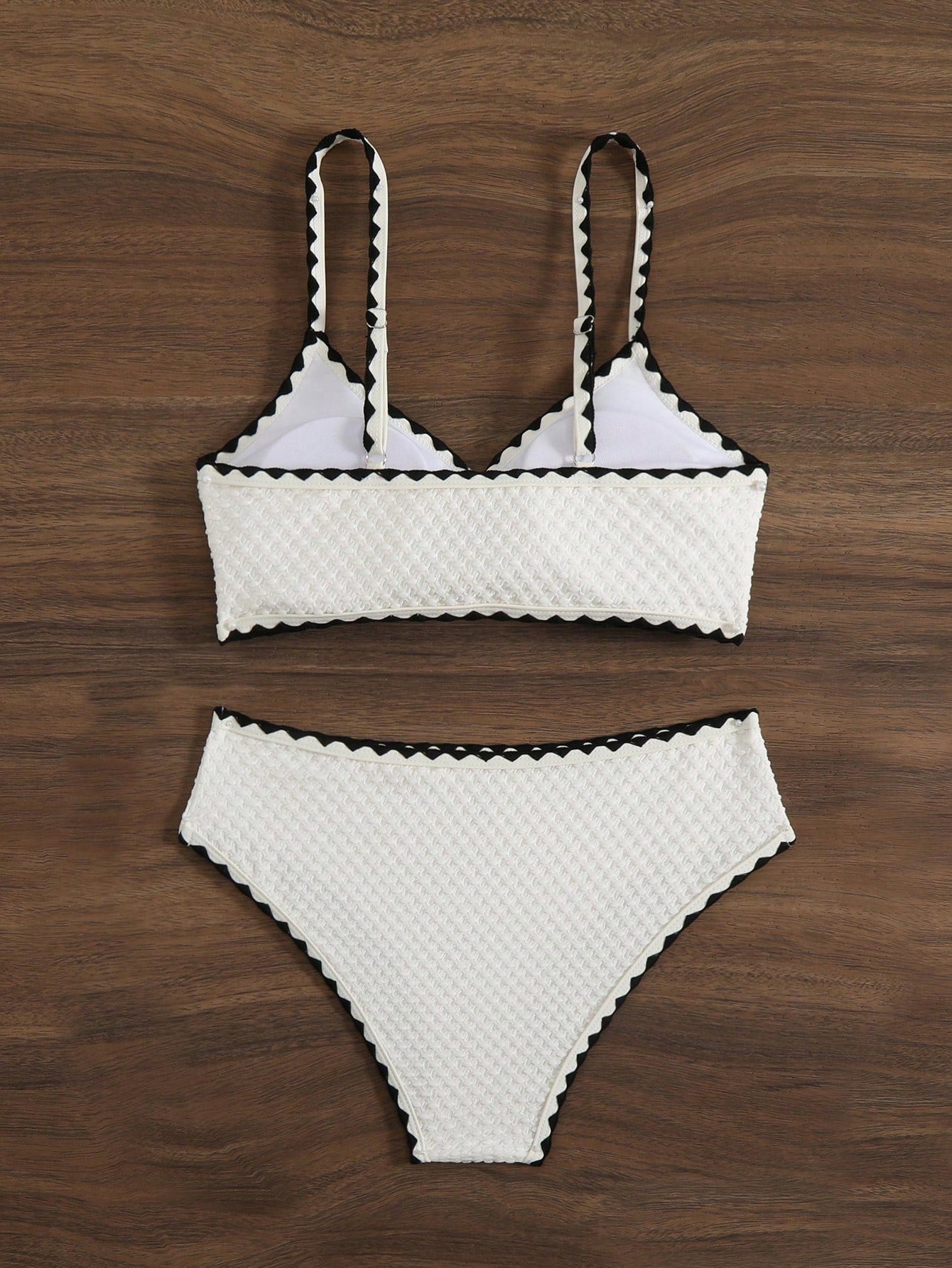 Women's Solid Color Textured Fabric Shoulder Strap Scalloped Bikini Bottom 2pcs Beach Vacation