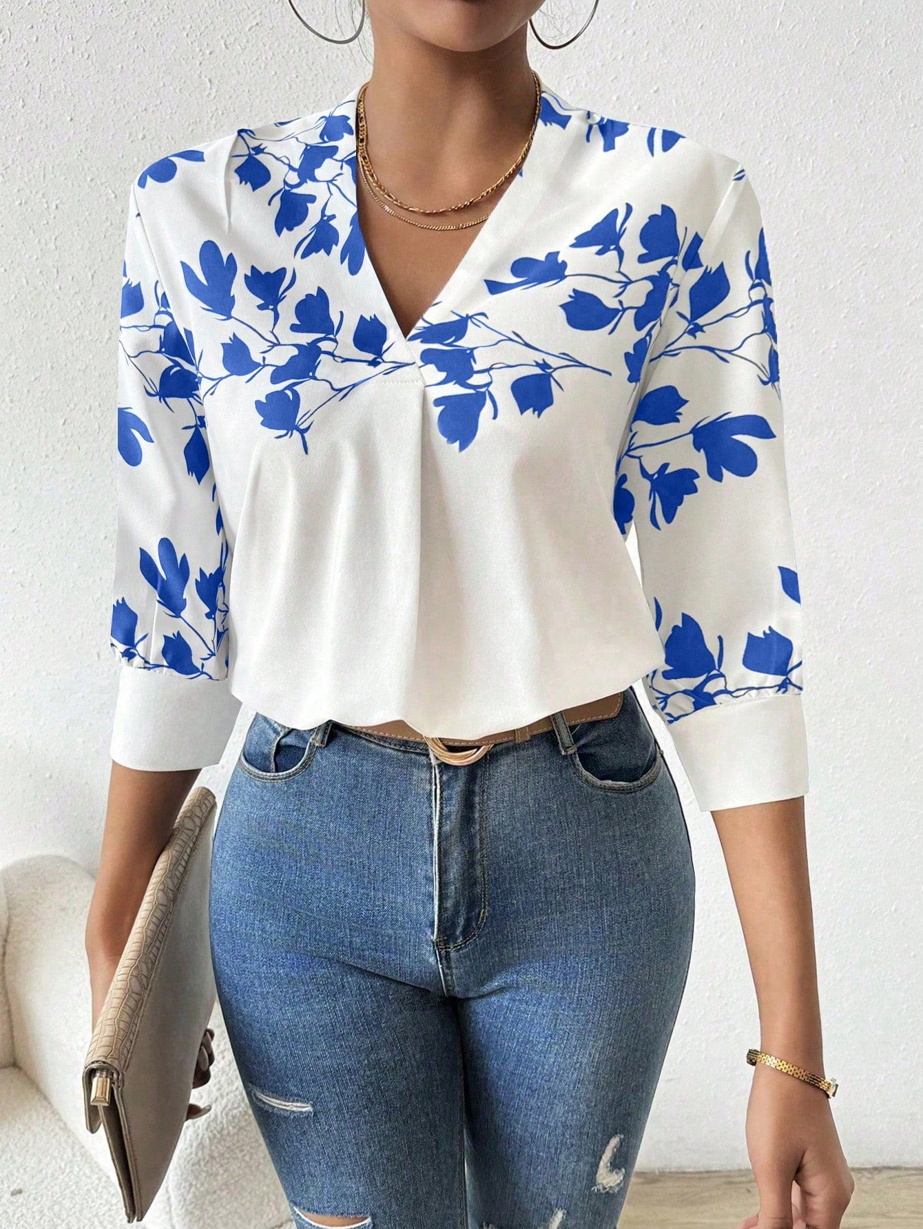 Women's Resort Floral Print V-Neck 3/4 Sleeve Casual Blouse.