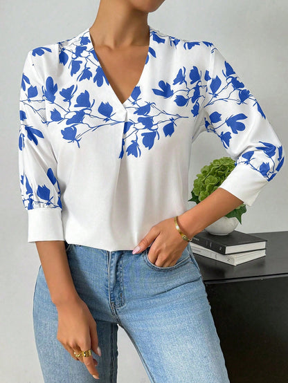 Women's Resort Floral Print V-Neck 3/4 Sleeve Casual Blouse.