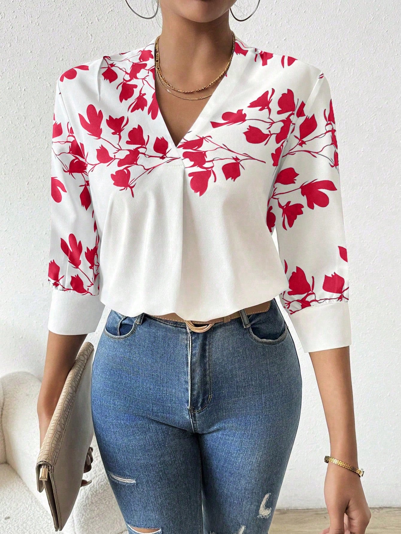 Women's Resort Floral Print V-Neck 3/4 Sleeve Casual Blouse.